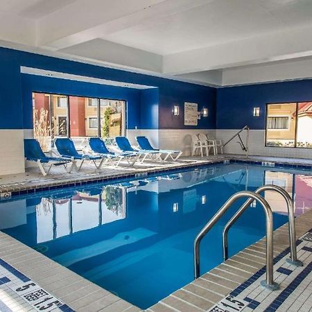 Regency Inn & Suites New London Mystic Екстер'єр фото