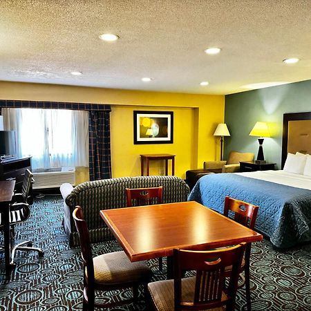 Regency Inn & Suites New London Mystic Екстер'єр фото