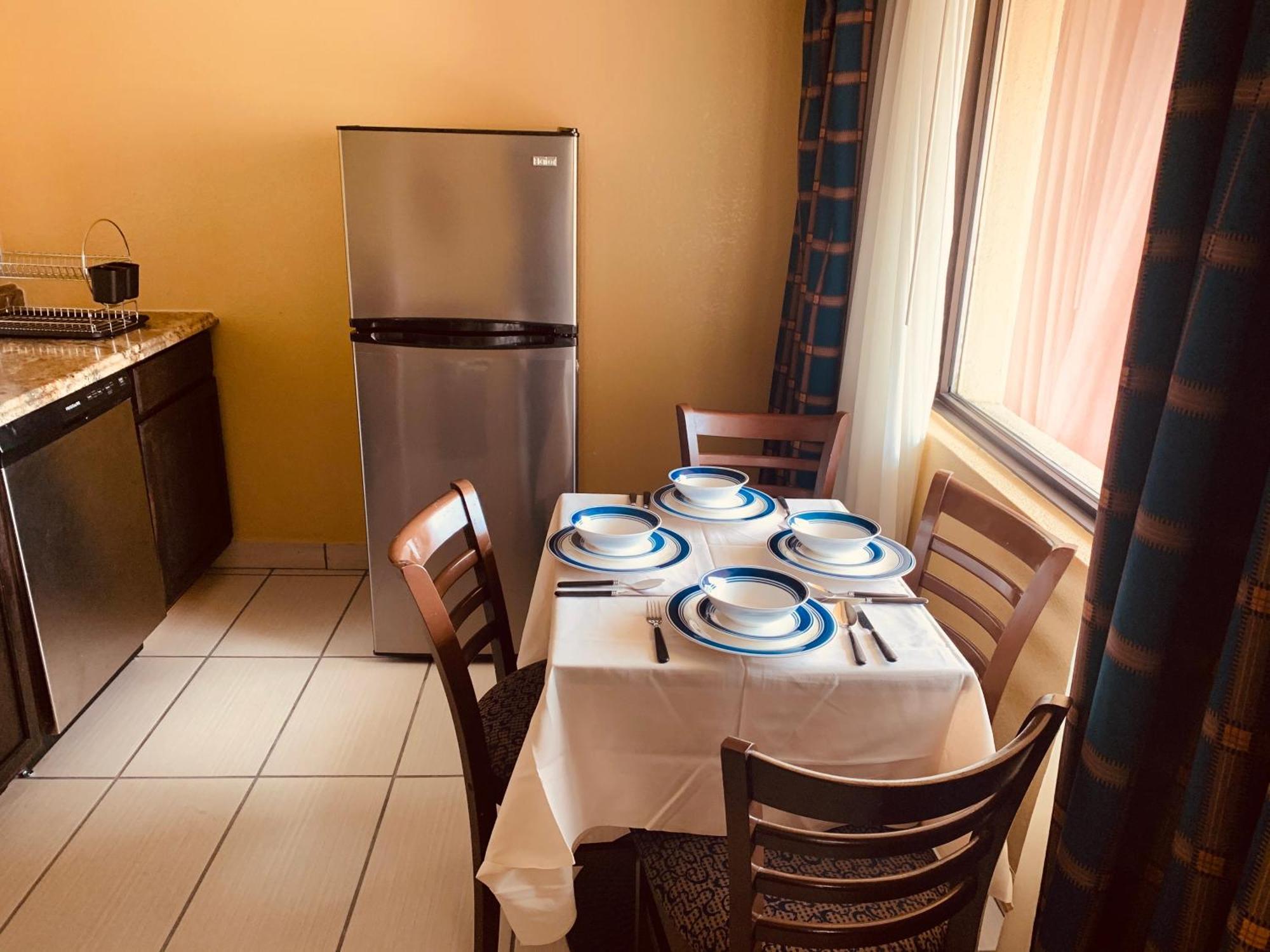 Regency Inn & Suites New London Mystic Екстер'єр фото