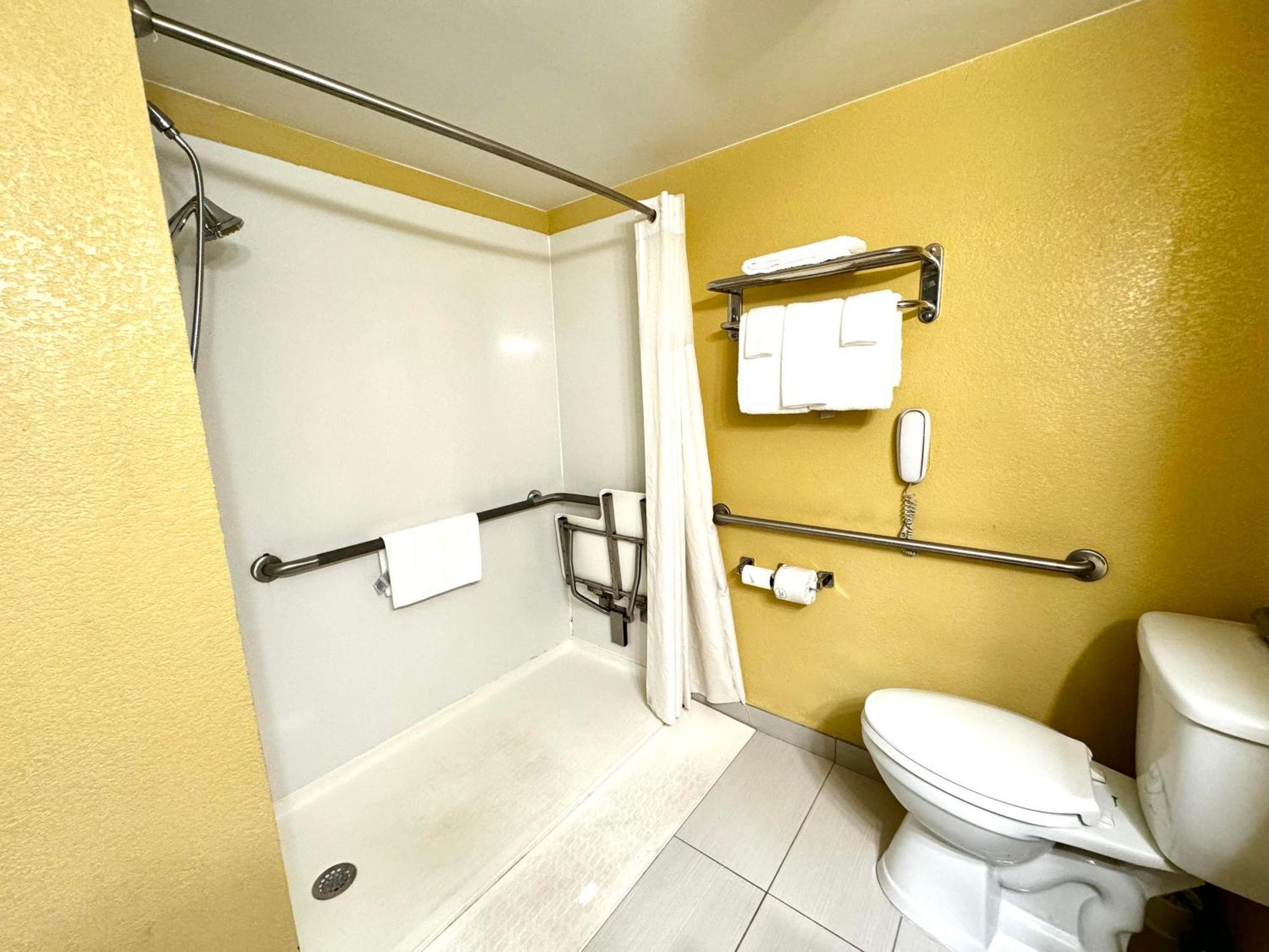 Regency Inn & Suites New London Mystic Екстер'єр фото