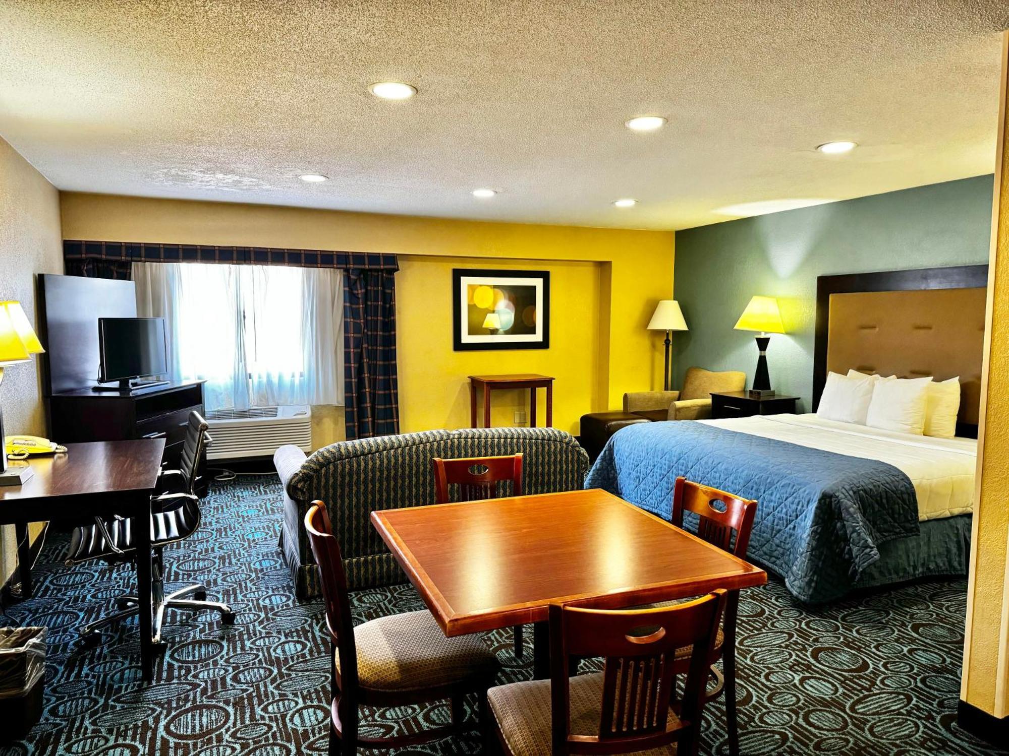 Regency Inn & Suites New London Mystic Екстер'єр фото
