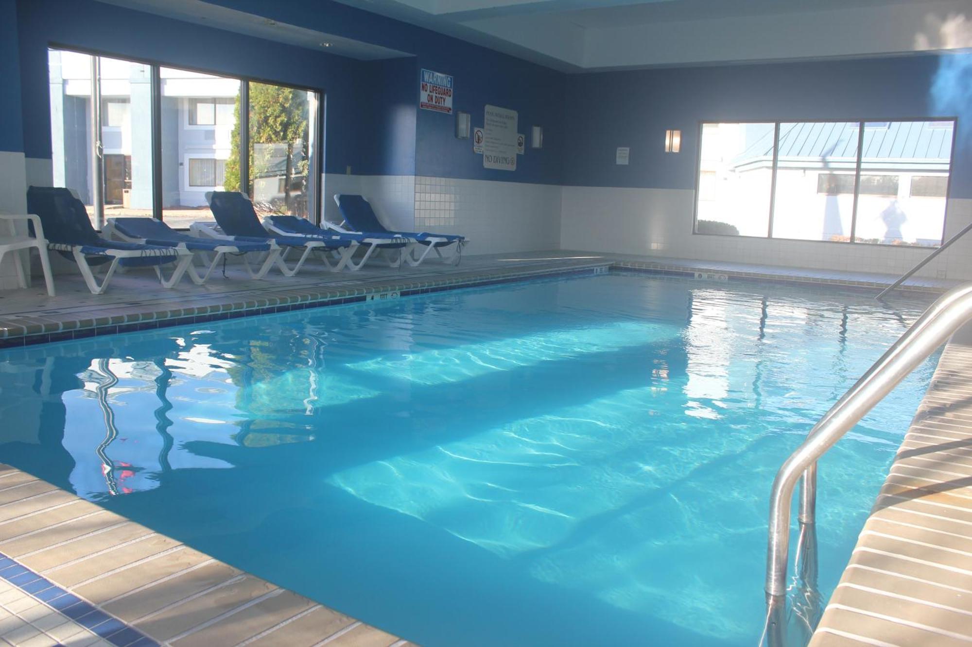 Regency Inn & Suites New London Mystic Екстер'єр фото